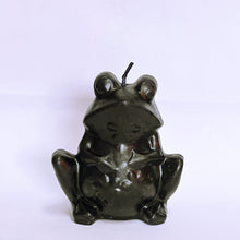 Load image into Gallery viewer, Black Frog Image candle
