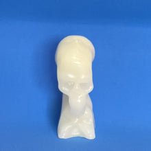 Lade das Bild in den Galerie-Viewer, White Skull small Image candle
